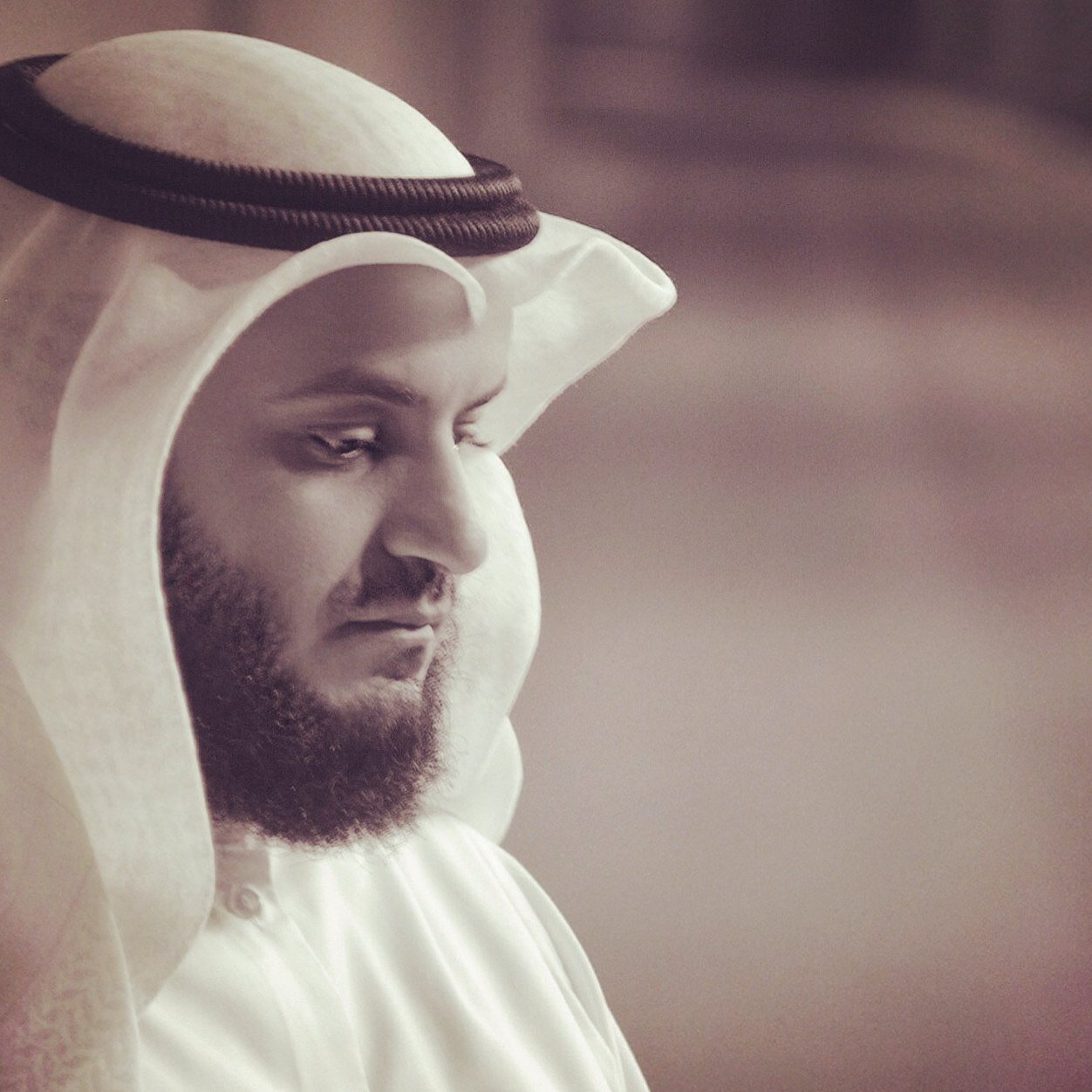 حساب رسمي خاص بجميع تلاوات #العفاسي من عام ١٤١٣ هـ حتى هذا العام ، وبرنامج #رتل_مع_العفاسي لفضيلة الشيخ / مشاري بن راشد العفاسي في تلفزيون #أبوظبي