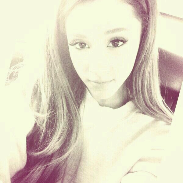 ARIANA FOLLOWED 13.12.13♥ | Ariana• 5SOS• OneDirection• Janoskians •TheVamps♡