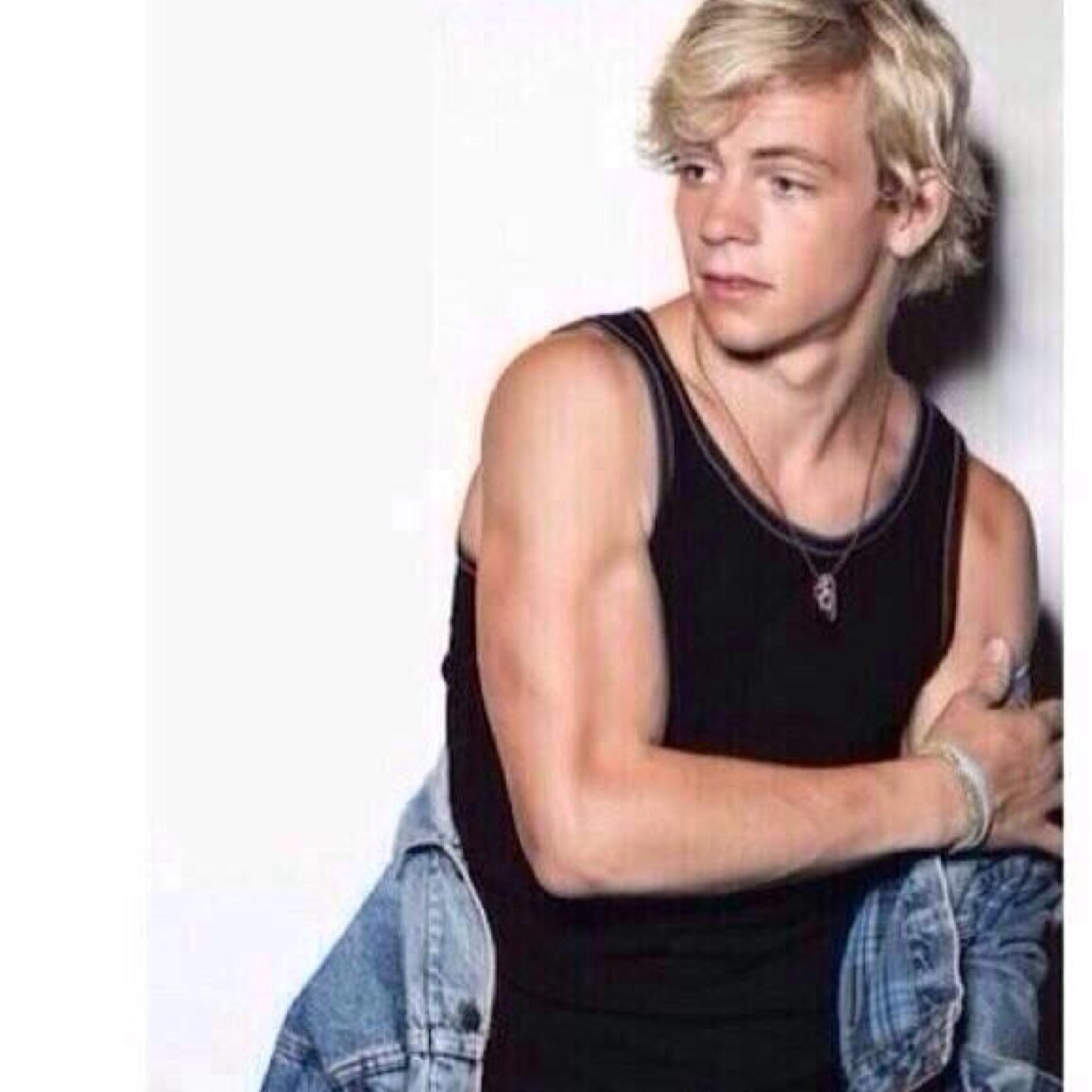 Austin Moon! I love Pancakes! I Sing,Dance and Rule The Kingdom of PanCakes!{Taken} Friends: @Angel_faux21x @YourDorkk @OliviaHoltFake NEW ACCOUNT @dorkmoonbu