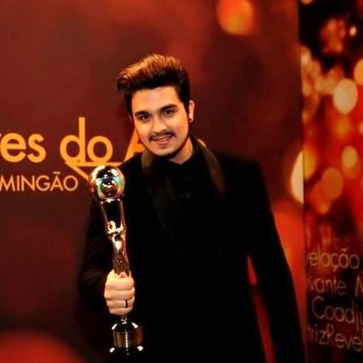 Melhor ídolo do neverso! Um anjo q não voa pq a bunda é pesada demais da conta u.ú.. Pra sempre com VC @luansantana.. TWITTER NOVO.. SEGUE! *O*