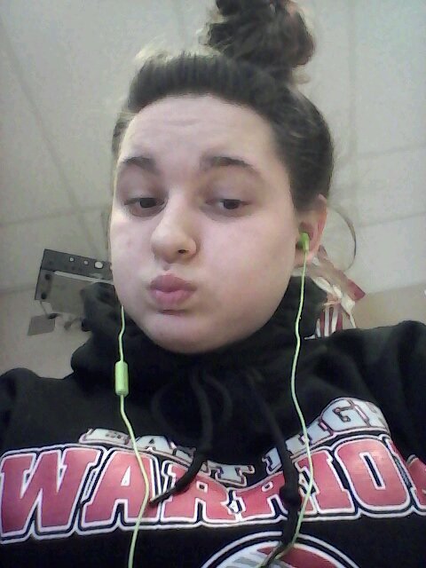 *Follow Back (: * Erie, Pa * Outgoing, Funny, && Shy * Soccer, Swimming, && Volleyball Team Śïñgłē(: * Team Italian * Team FAITHFUL ((: