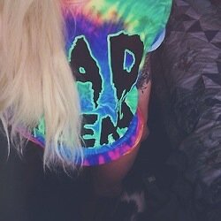 talkuntildark's profile picture. alex turner and alexa chung are my parents