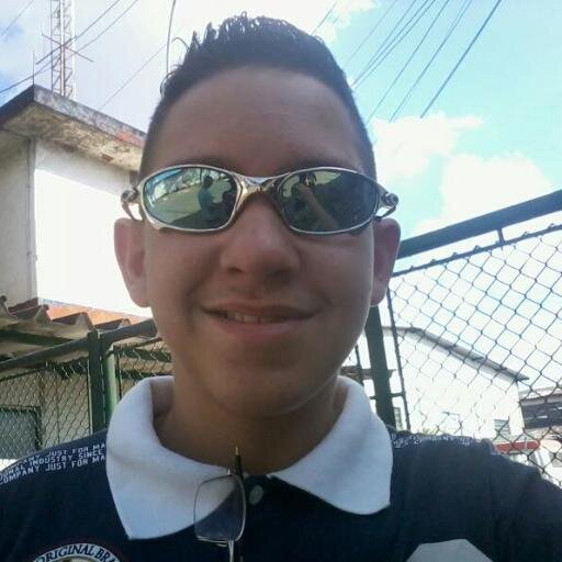 curto futebol gosto de da um pião com os aliados  e e isso