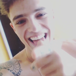 apnsfly's profile picture. https://t.co/M8ln8YERGb  ♡♡ 1/3