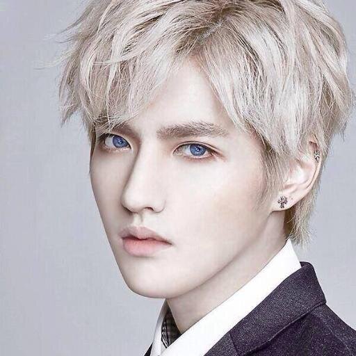อันยองเราเปนเมนพี่คริสอ่า แต่ตามเค้าไม่ค่อยจะทันหรอก จะเรียกติ่งกระแสก้อได้ไม่ว่ากัน ^____^