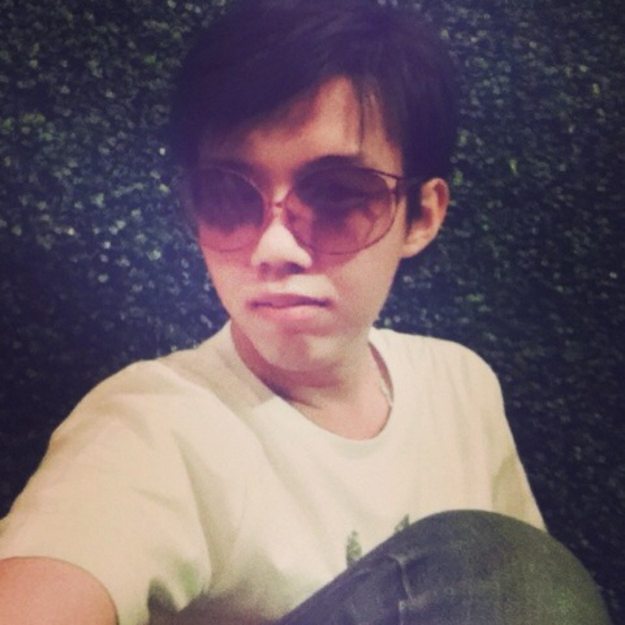 อ่านนิยายและฟังเพลง เวลาว่างเล่นเปียโน