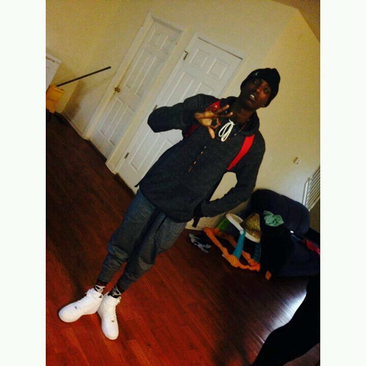 #NoHoe #BeenReal We xan really do this shit in Broad Day, Get Mad Bring The K to Sxhool and Start Dropping Niggas In The Hallway