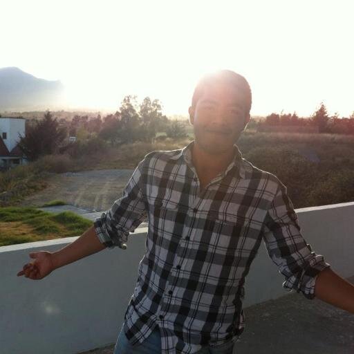 Prefiero volar que caminar en este mundo de mierda. si te gusta su sonrisa ya tienes  media batalla perdida. Me gusta el americano y el cafe. Puebla,pue.