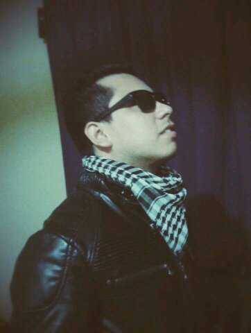 Medico y baterista (musico)alegre y corazon grande para dar amor porque Dios me amo primero,hombre independiente, que se rie de la vida! y la disfruta!