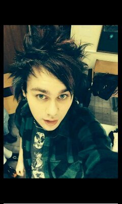 follow @insert_fandom she's looking for new mutuals