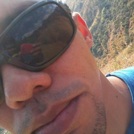 No importa lo que diga de mi, al final ustedes sacaran sus propias conclusiones. TSU Electricidad, Ing. Electrónica y Tecnología Automotriz.