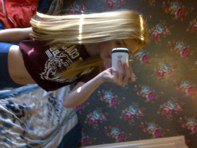Hi I'm katelyn I love my friends and my lad ! Follow me nd ill return!!3