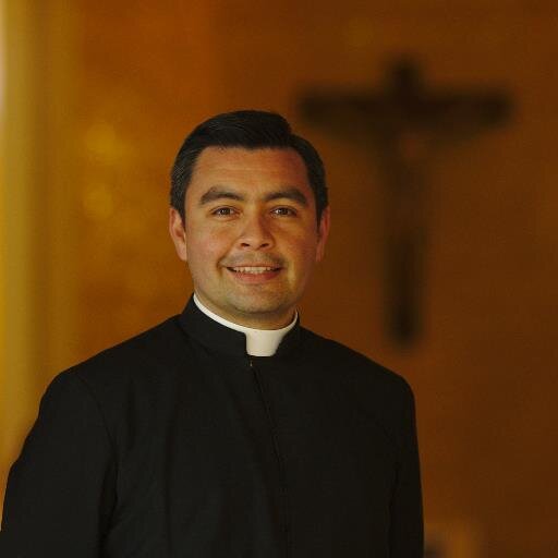 Sacerdote Legionario de Cristo, arquitecto filosofo, teologo, capellán universitario, director de jóvenes del Movimiento Regnum Christi