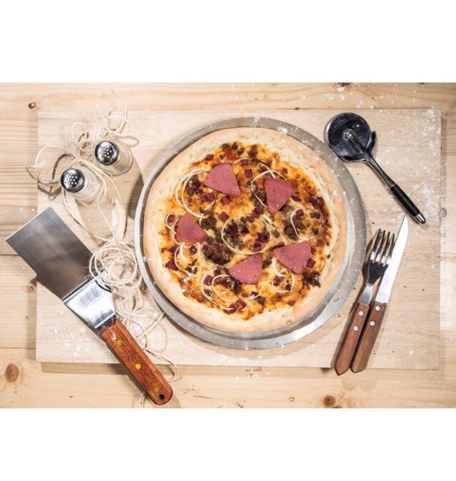 Enjoy your food with smile.. 
Open 11am-10pm.. 
Free wifi and VIP room.. 
Pizza, steak, pasta, moctail, shake, juice.. 
021-53126124