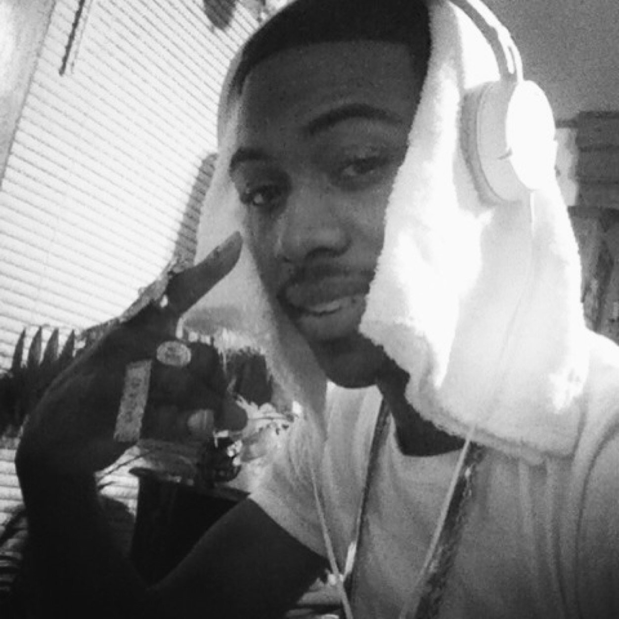 Rapper/singer/barber/ Keep it Trill check me on Youtube under mike polo Show Love To a player 3