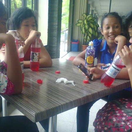 AgnesIoga's profile picture. Saint Marry High school  II only vutter und mutter II selalu berharap agar berguna bagi orang banyak II menunggu kepastian itu