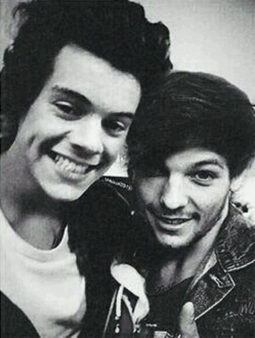 Go follow @Braverylouhazza she got hacked at 17k  and she follows back promiseee
