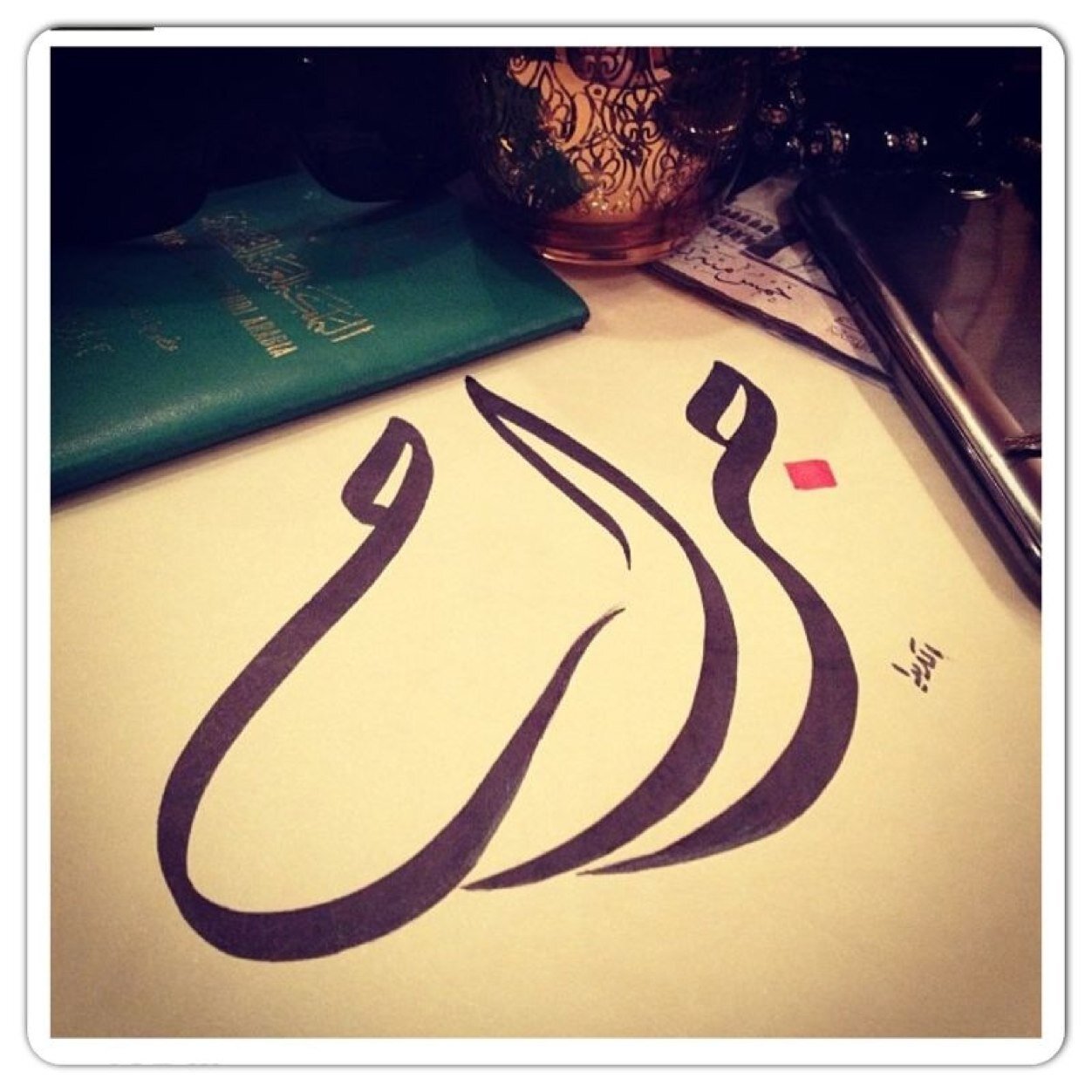 لضيقة اللي بالصـدر هدت الحيل يالعن ابوهــا كــــل يوم تزايــد  دايم تجيني كــل مايمسي الليل وتحط في صــدري همـوم(ن) جدايد