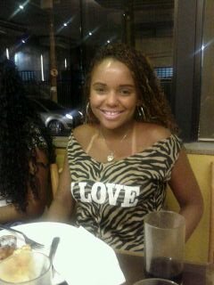 Taindasilvagome's profile picture. E quando tudo desmoronar, sabe quem vai está ao teu lado? Deus! :)