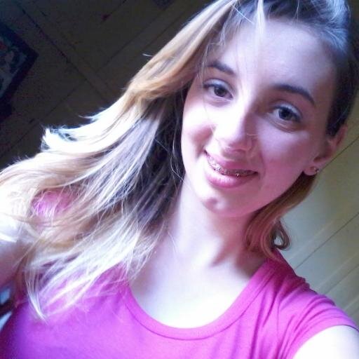 Me olha!
Mas tenta me ver por dentro, pois, aqui por fora sou totalmente comum...
É por dentro que está a diferença de cada um.
