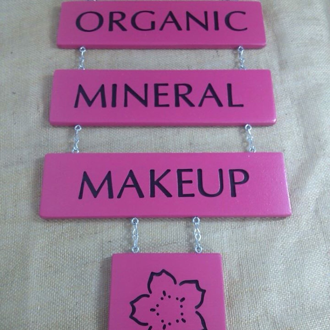 magicminmakeup's profile picture. Organic Cosmetics & Organic Bodycare Products hand made by me (Rage Kaje Saintly).  
Colors range from a bare light shimmery nude to a bright rainbow :-)