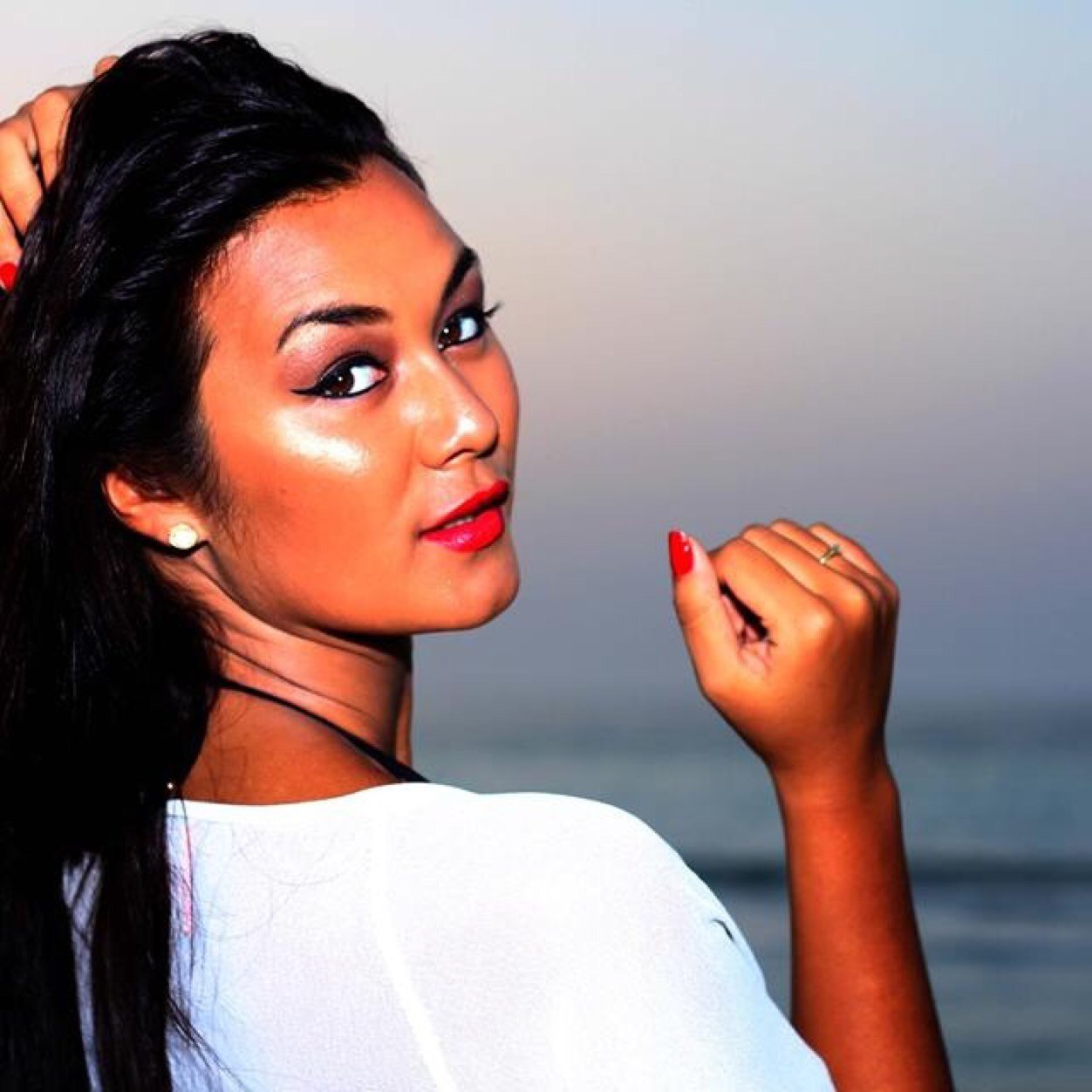 Sam Dee is a young professional fashion photographer who works freelance with high reputed Modeling Agencyes in Dubai and Sri Lanka