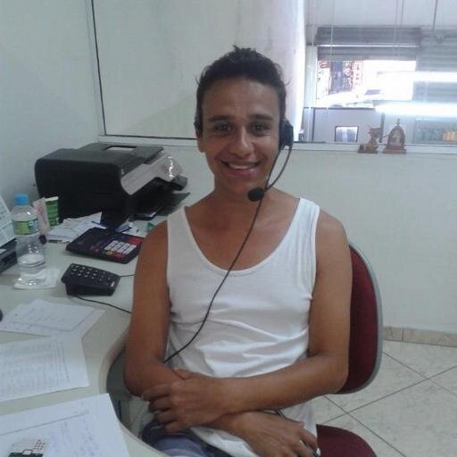 Sou educado , simpatico , gosto de fazer novas amizades