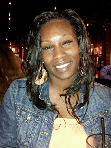 LaMona_B's profile picture. 