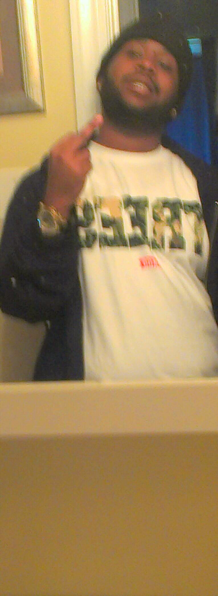 FOLLOW A #REALNIGGA FROM DA BURG & MY RIGHT HAND @its_pinkginger #GRINDHARD  #FREEDAGUYS #slickdickDaMobb BiiiTCH!!!