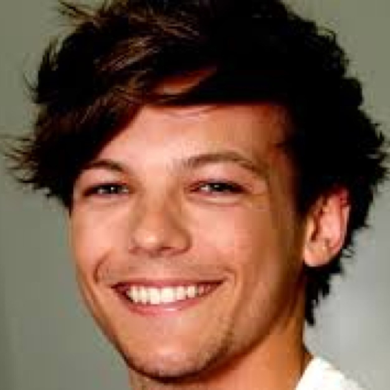 Hello im a fan of one direction but i wish i could see one direction :)))!