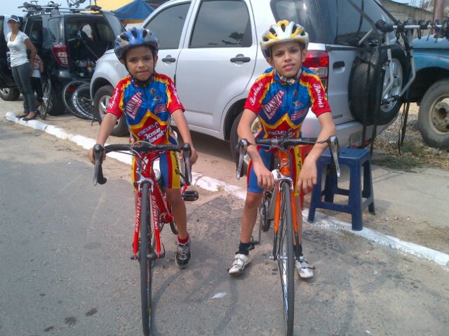 Amante de las Matemáticas y los deportes. Apasionado del Ciclismo. Padre de dos Niños Ciclistas; Wilk y Wilmer. Profesor Universitario.