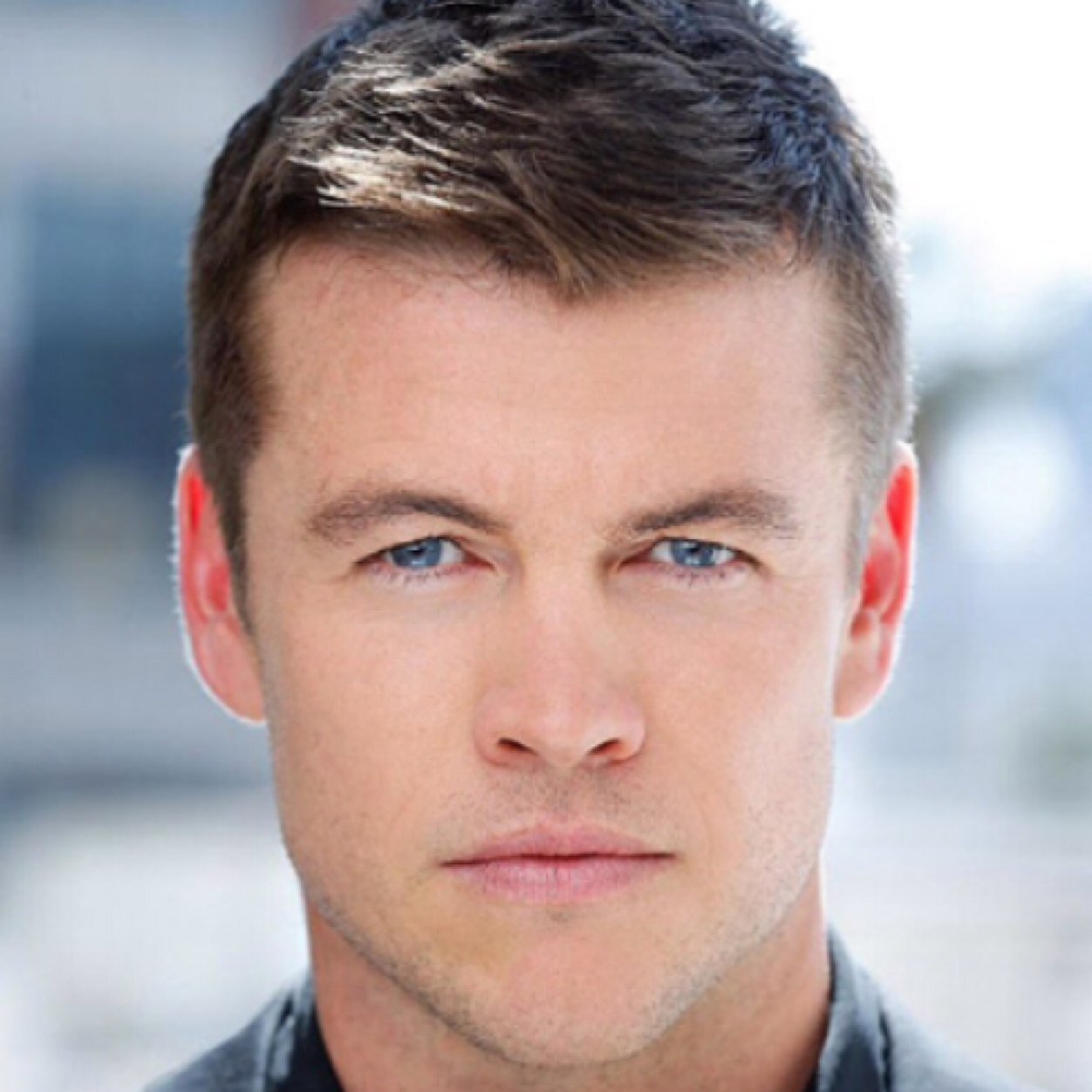 Luke Hemsworth - Viewing Gallery