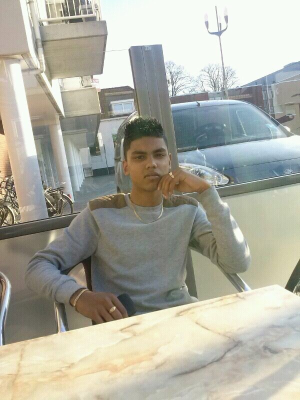 Insta: satish_0113 / nummer vraag maar