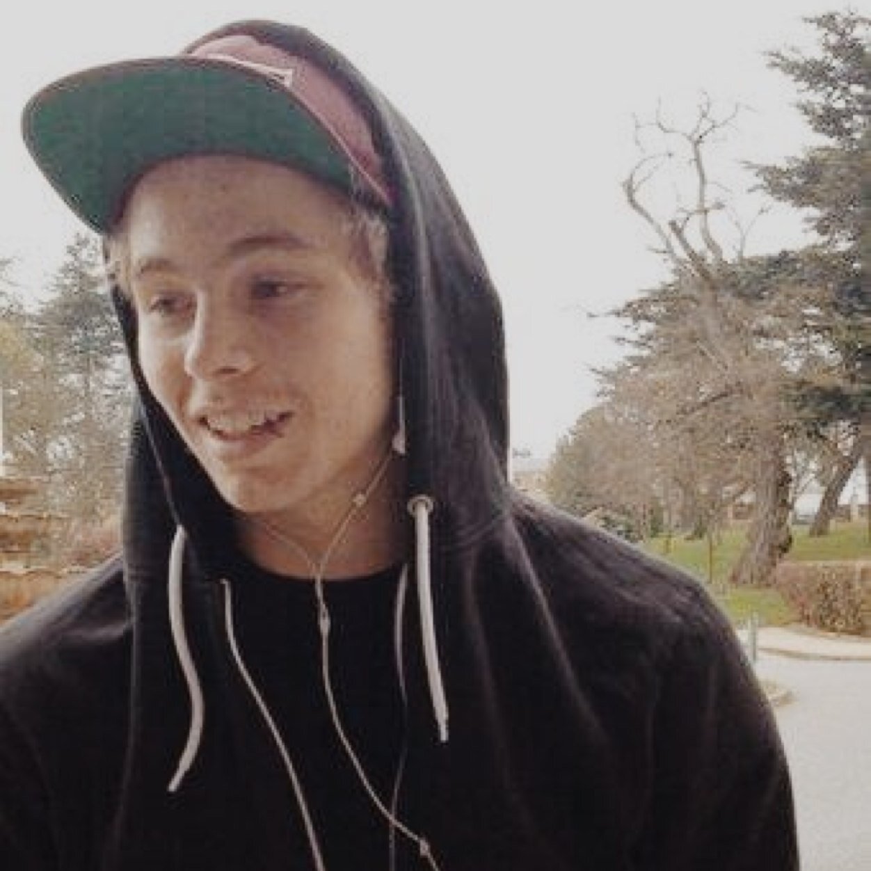 Free smile follow :) -@dukeofmuke