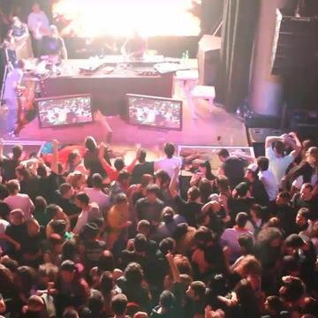 ¿Te interesaría formar parte de Paddock Light? Buscamos a las chicas más guapas de Madrid para formar parte de nuestra sala, ¡INFÓRMATE!