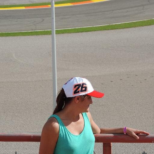 No rendirse jamás,motera y gran aficionada al mundo del motor! Gran amante de los animales.#siempre26
