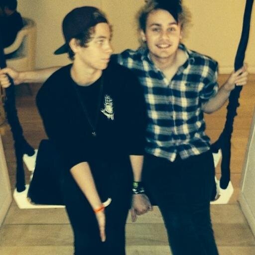 Fotos de 5 SECONDS OF SUMMER, follow back, @5SOS , @Luke5SOS , @Calum5SOS , @Ashton5SOS , @Michael5SOS