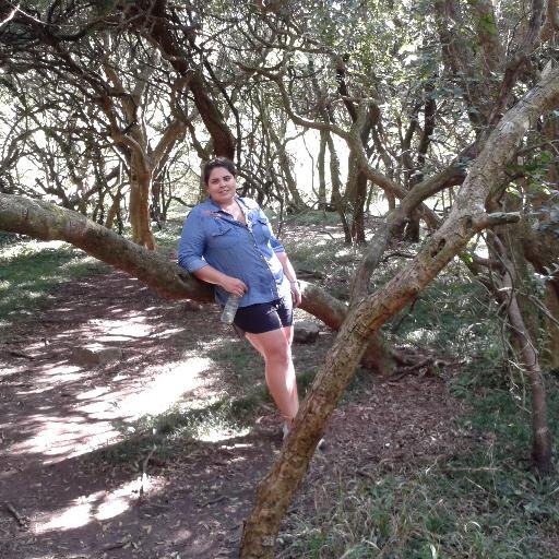 27, student, daughter, avid reader and music listener. [Soy Pedrense, del Juve y Canaria]