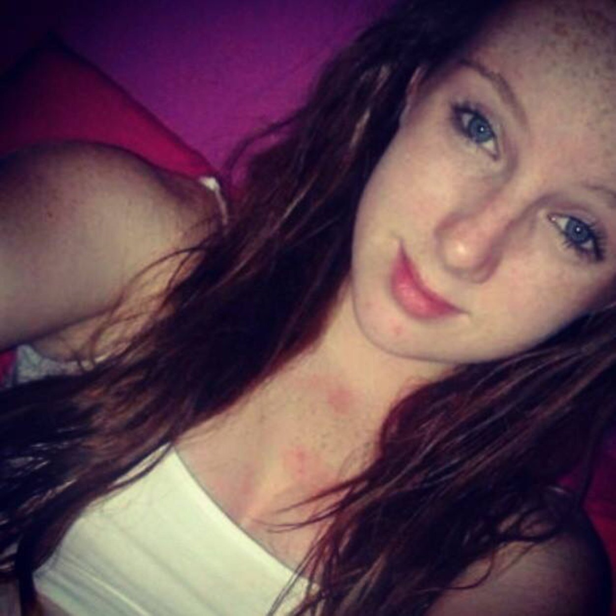 To be honest my life isn't that interesting although I absolutely adore Bruno mars!! Instagram: @emzzziiieee
