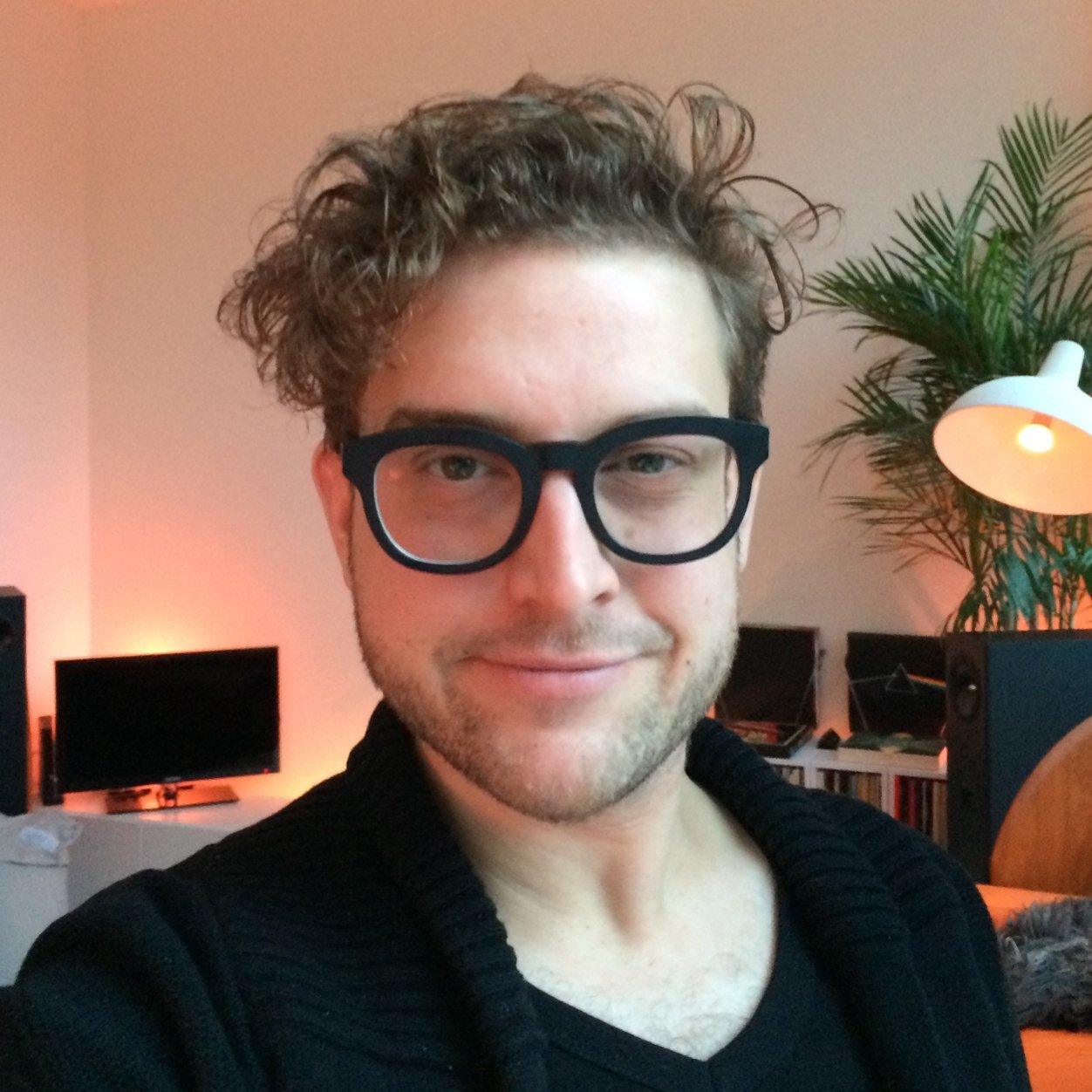 Likes sushi, running & making interesting (moving) images • Freelance designer & movie maker • Mediadesigner at Medialab, @ForumImages • VJ for @LiquidLandscape