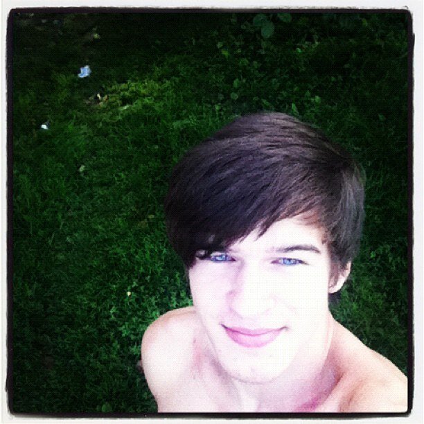 hynoncellu's profile picture. Начинающий видеоблоггер, подпишись на меня на ютубе http://t.co/HpX8DhuBpJ буду рад пообщаться vk