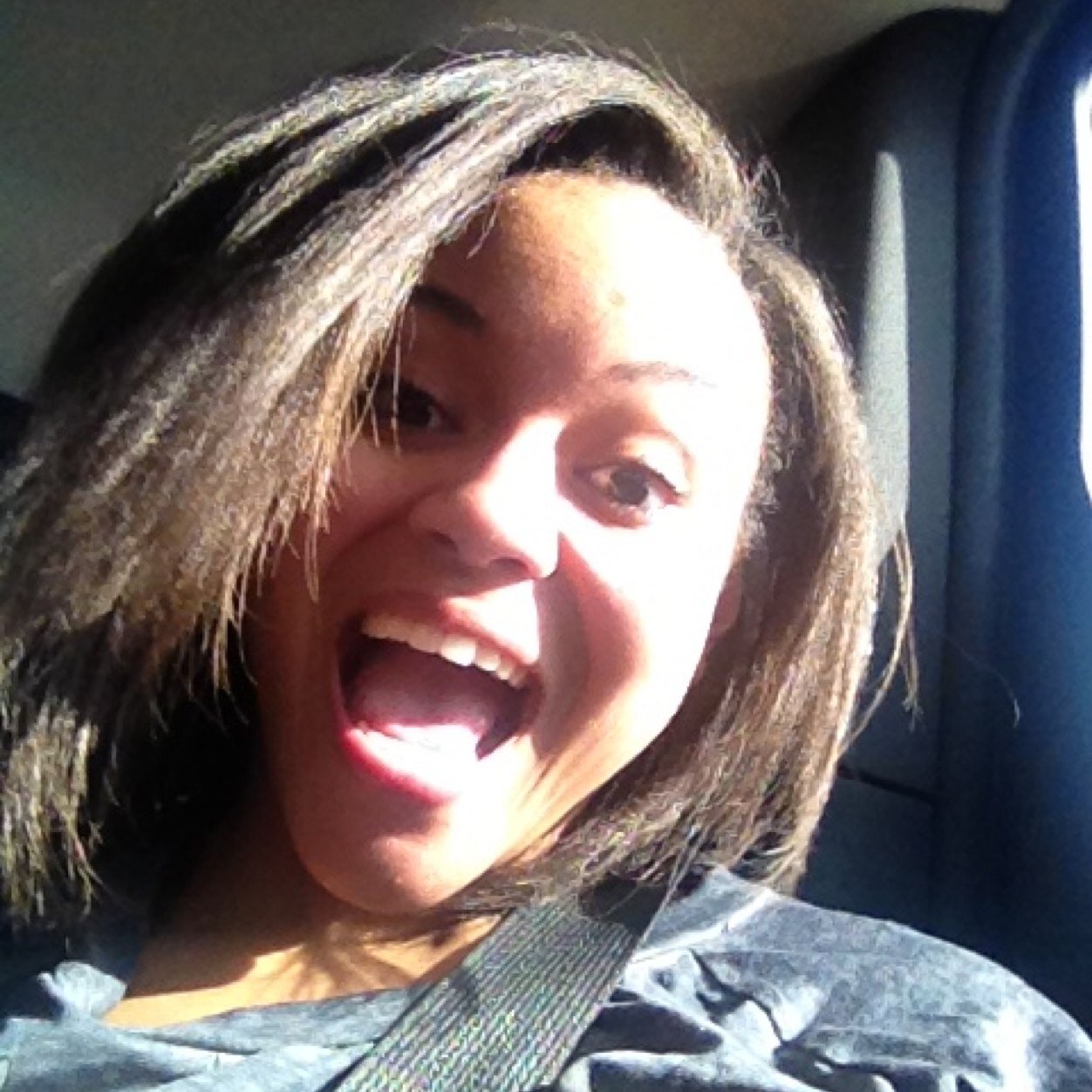 I'm an awesome girl that loves God, Family, Friends, Basketball, and Food.