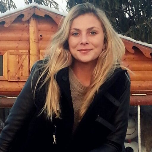 Carine_Ao's profile picture. Communicante passionnée chez ProwebCE // #Digital #Media #RS #Actu #Culture #Théâtre #Mode #Gastronomie