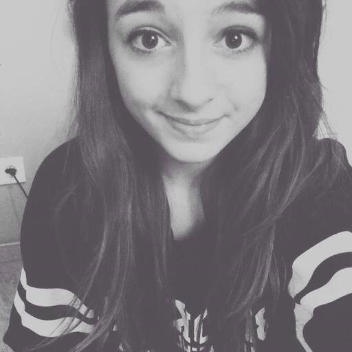 My name's valentine, i'm french directioner, lovatic and Niall's girl. Follow me, I Follow back. Have a good day!♥ ♫♪She looks so perfect♫♪