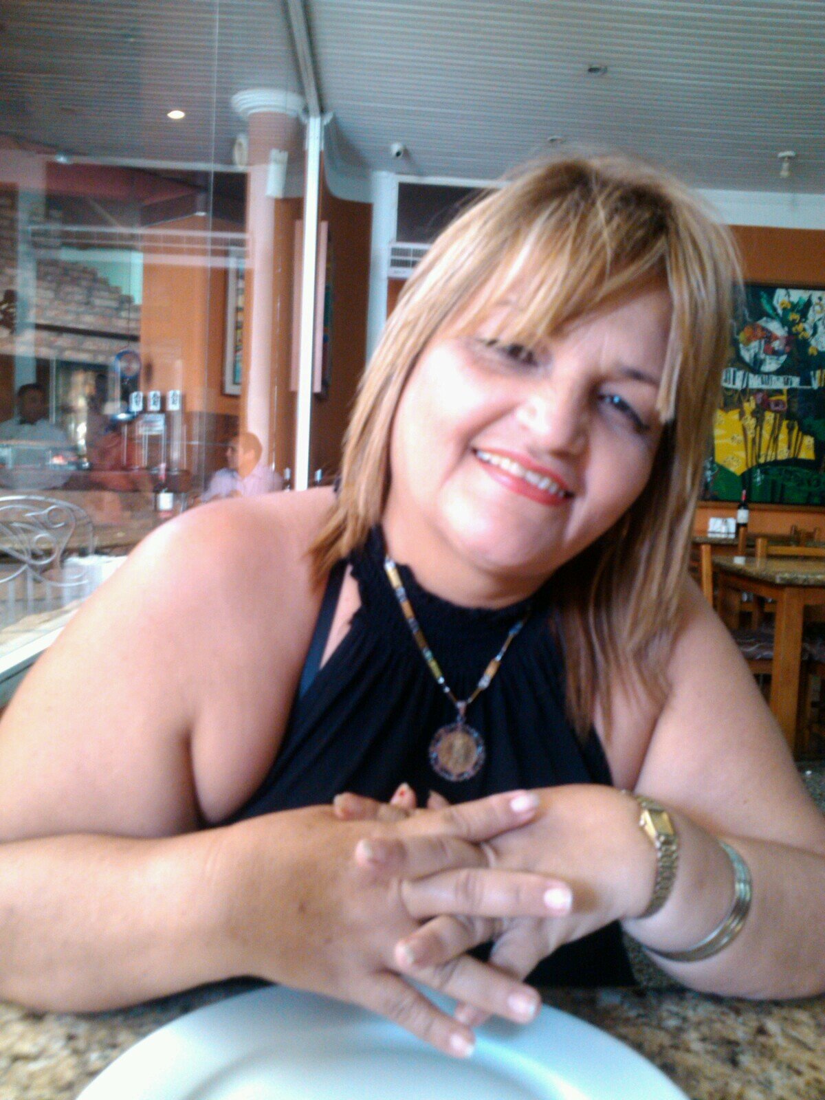 mi fe puesta en dios, doy todo por mi familia ya q es lo primero despues de dios soy comerciante y me encanta salir y estar con mi esposo y mi familia