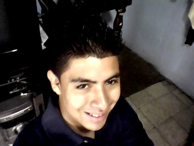 daniels_100's profile picture. aquí followback Cristiano me gusta cocinar cuando tengo hambre, vivo para Dios, logro lo que me propongo con ayuda de Dios;me gusta sonreír y me dedico a todo