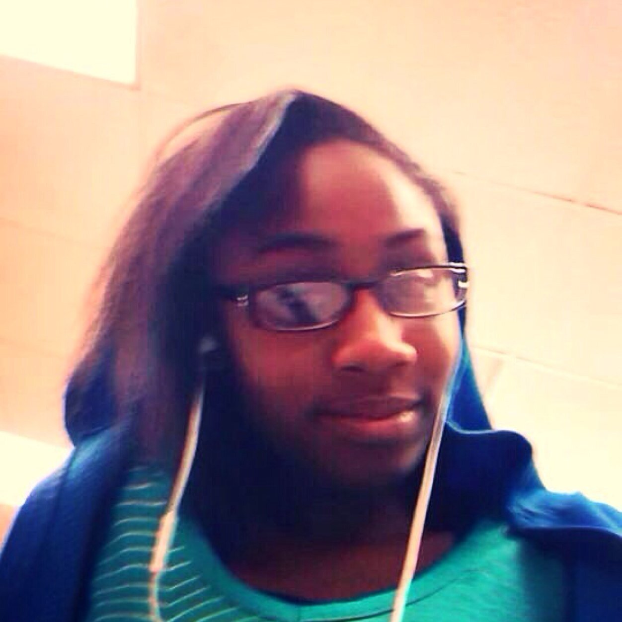 Aye waddup tho to my followers and dont be madd if i sometimes dont retweet you i still have love for you
