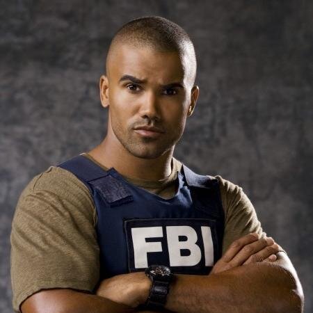 Agente del FBI, junto a Spencer, Penelope y Joana. SA.