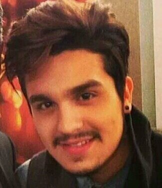 Fazem 1 ano que eu toquei na mão de um anjo , por alguns segundos me senti no céu @luansantana te vivo// Since : 02/07/11 ♥