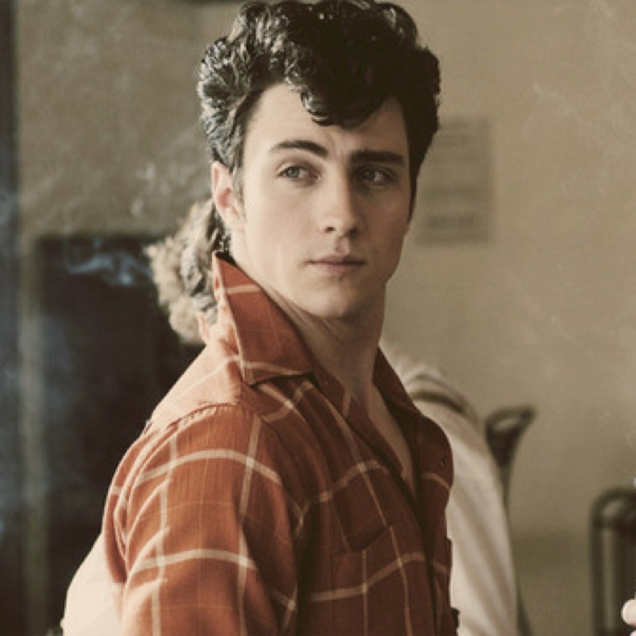 cigxrettcs's profile picture. Aaron. 22. [Bisexual/RP] I don't want a relationship, but sex is fine with me.